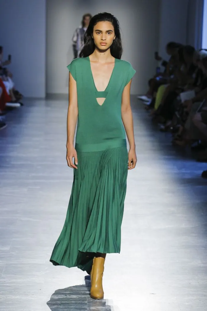 Длинное зеленое платье agnona