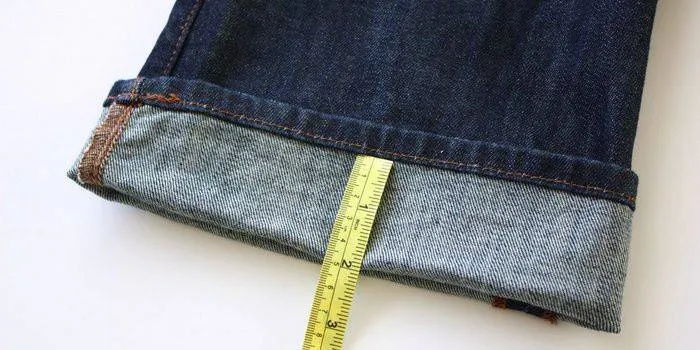 Измерьте крой джинсов