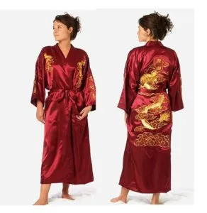 Узорчатое красное кимоно