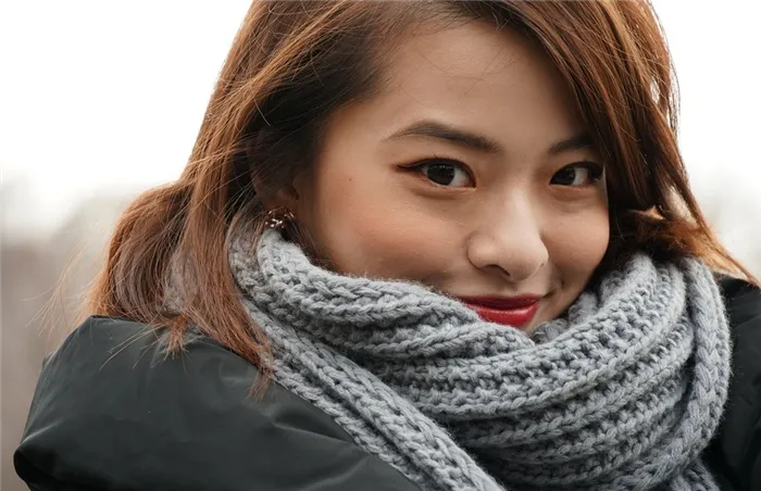 Как носить шарф с пальто: 10 стильных вариантов для всех возрастов