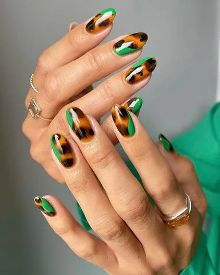 Фото зеленого дизайна ногтей