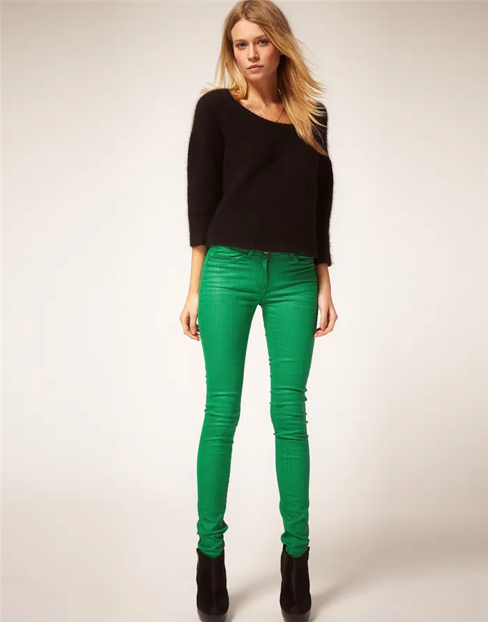 Зеленые джинсы в чем носить