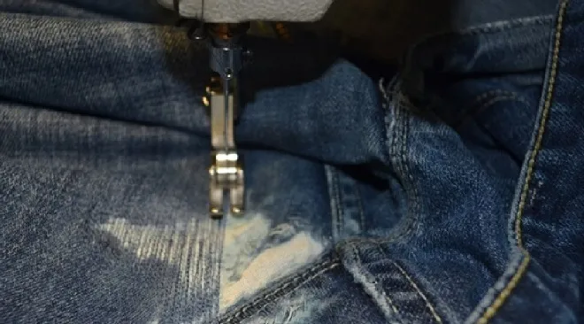 Как пробить дырки в джинсах