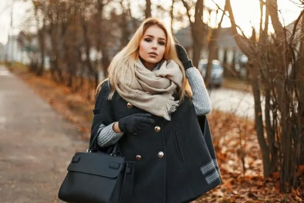 Как завязать палантин вокруг пальто: элегантно и красиво