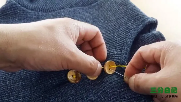 Как уменьшить вырез джемпера или футболки своими руками