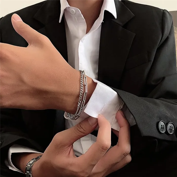 На руках носить браслеты: правила использования мужских аксессуаров в 2022 году