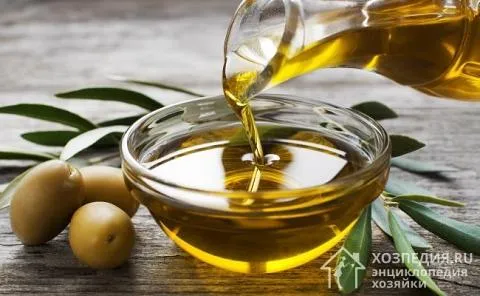 Оливковое масло или другие растительные масла могут помочь очистить естественные остатки краски