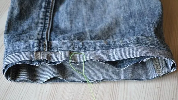 Как обрезать низ модных джинсов, пух с бахромой, необработанные края с пошаговыми фотографиями