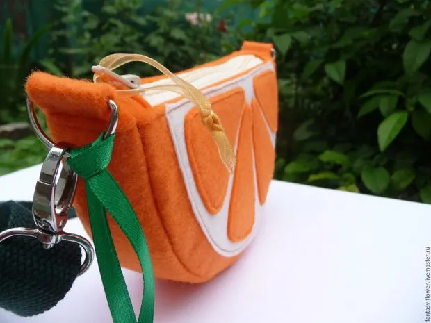 С чем носить оранжевую сумку? Световые комбинации