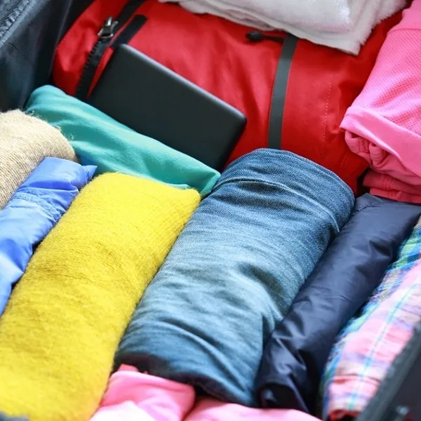 Как складывать пиджаки и деловые костюмы для путешествий?