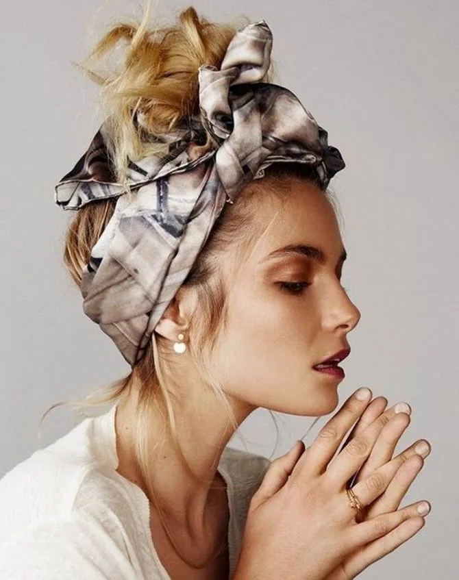 Летняя модная тенденция 2021: повязывание шарфа вокруг головы12