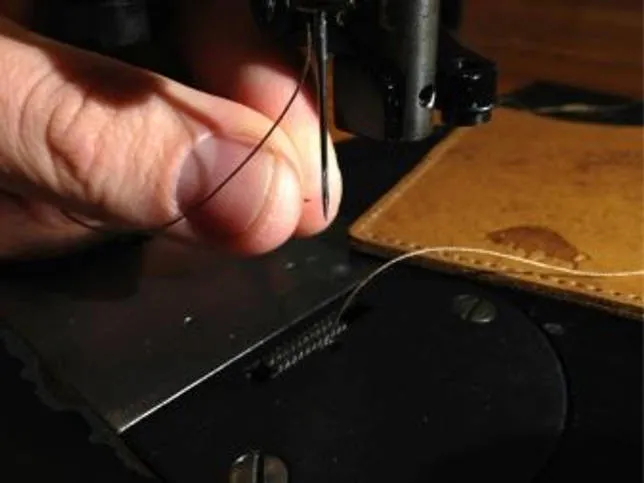 Как правильно вставить иглу в швейную машину: как сделать иглу, виды игл, последствия неправильного вложения иглы.