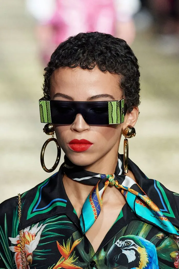 Современные прямоугольные солнцезащитные очки для женщин из коллекции Dolce&Gabbana2020.