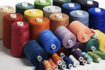 Швейные нитки изготавливаются из натуральных и синтетических материалов