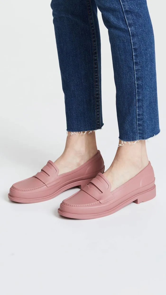 Популярная весенне-летняя женская обувь: розовые мокасины