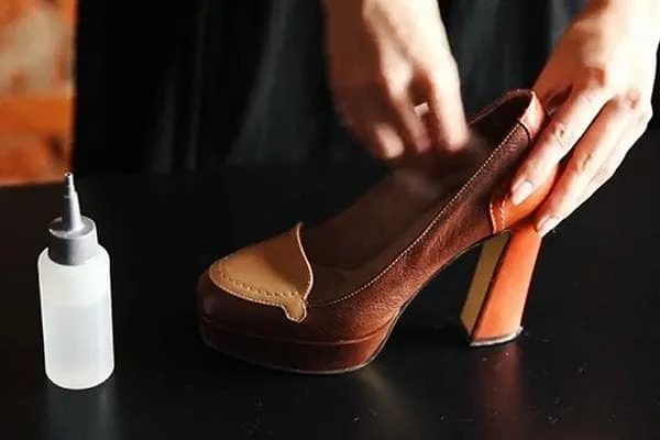 Обработка кожаных туфель против скрипа