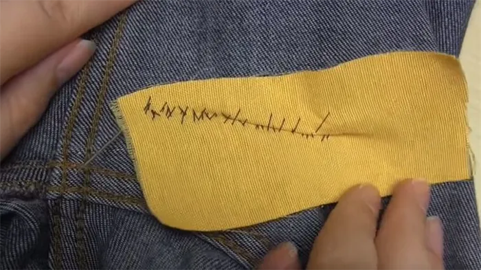 Внутренний вид натяжения после зашивания отверстий в джинсовой ткани.