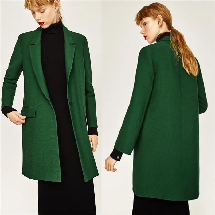 свободное зеленое драповое пальто