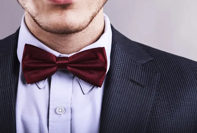 Как носить галстук-бабочку с рубашкой