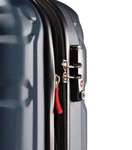 Какой чемодан выбрать - пластиковый или тканевый?