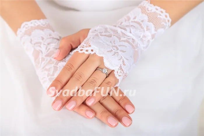 Свадебные перчатки с кружевом