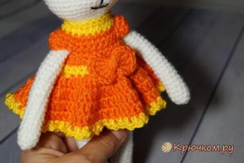 Вязаное крючком платье для куклы