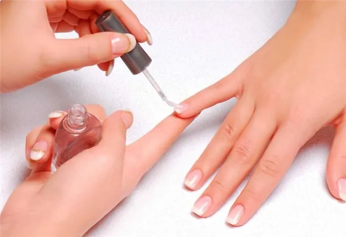 Πώς να ενισχύσετε τα πλαστικοποιημένα νύχια gel
