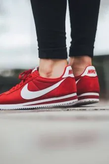 Красные кроссовки Nike