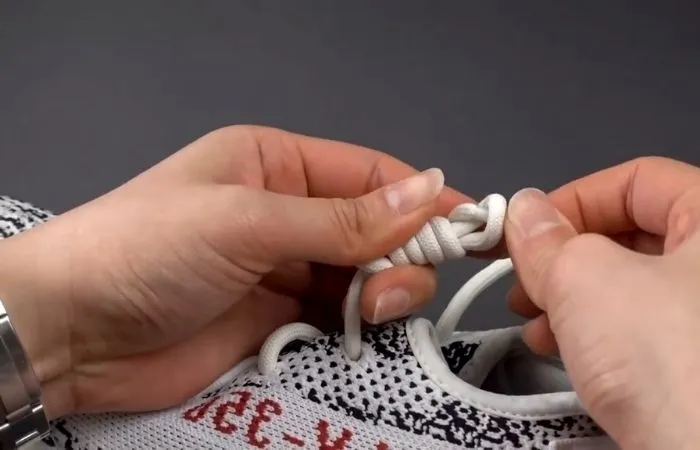 Как завязывать шнурки на кроссовках, не завязывая шнурков.