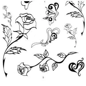 Татуировка розы с цветами