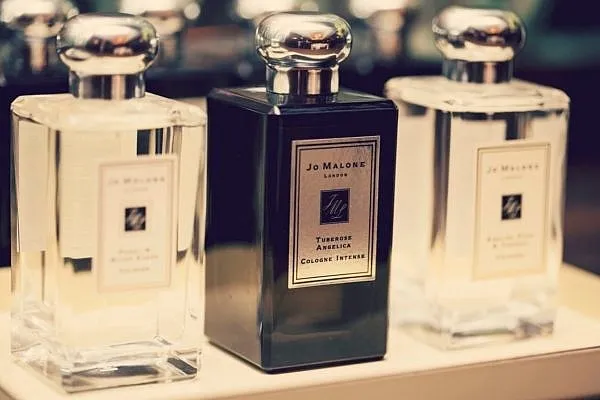 В чем разница между специальной и селективной парфюмерией?