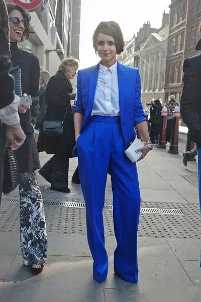 Мирослава Дума, синие брюки и синий пиджак