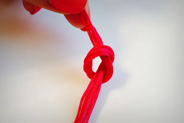 Как завязать узел с помощью нитки