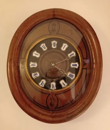Часы из гостиной квартиры Владимира Высоцкого на Малой Грудзинской улице
