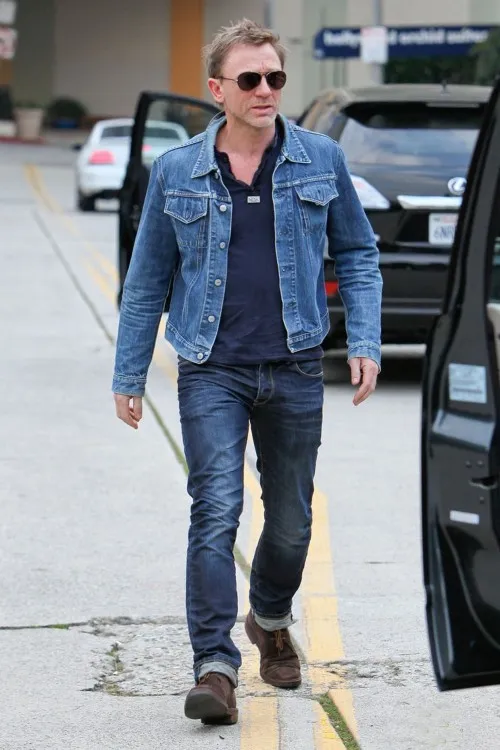 Дэниел Крейг демонстрирует двойную крутость с джинсовой курткой