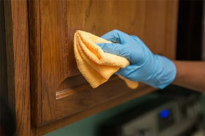 7 эффективных способов очистки шкафов от жира