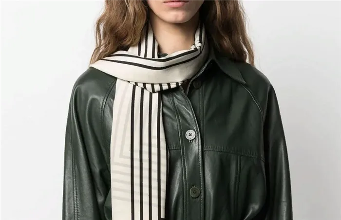 Как носить шарф с пальто: 10 стильных вариантов для всех возрастов