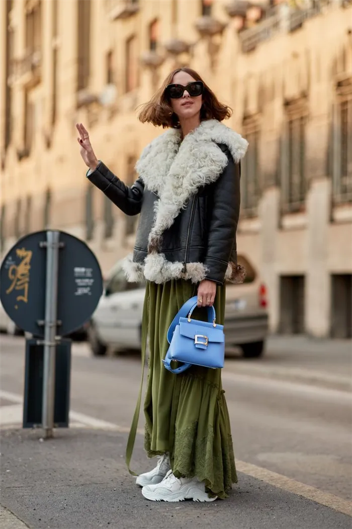 С чем носить зеленую юбку зимой: вариант юбки-миди