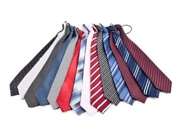 Десять мужских галстуков.