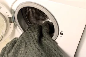 Как стирать шерстяные свитера вручную