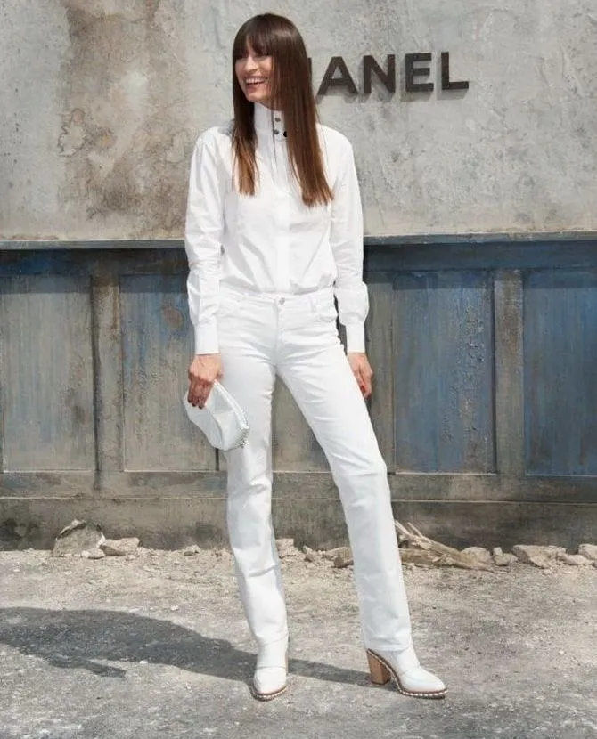 Как носить белые джинсы: создание комфортных осенних образов25