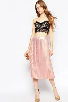 Розовая юбка с блестками и топ