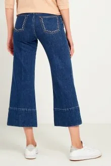 Характерные мешковатые джинсы
