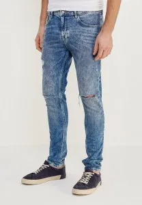 Порванные джинсы