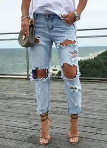 Отличные рваные джинсы для женщин и с чем их носить