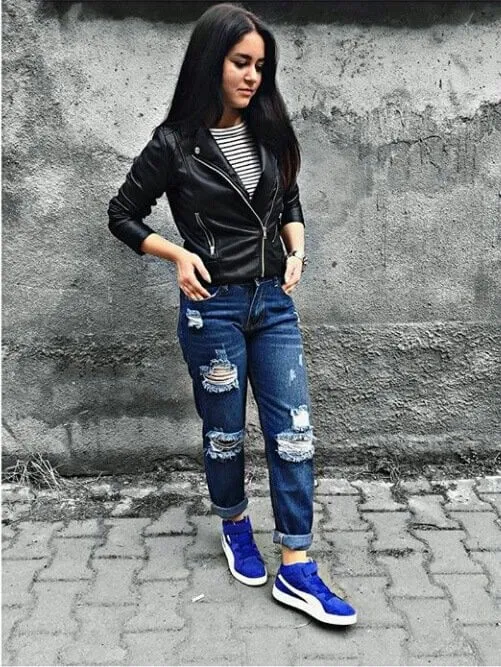 Как носить темно-синие джинсы: 20 модных образов