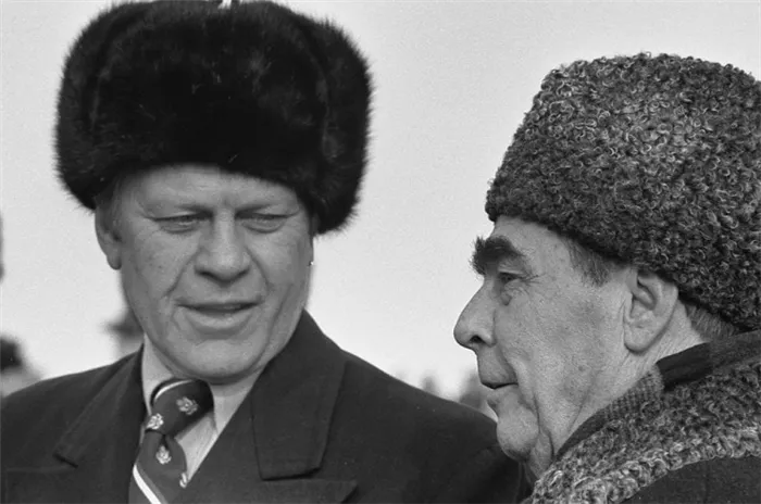 Леонид Брежнев и Джеральд Форд, 38-й президент США.