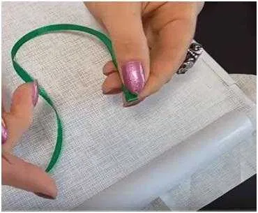 как закрепить ленту на ткани