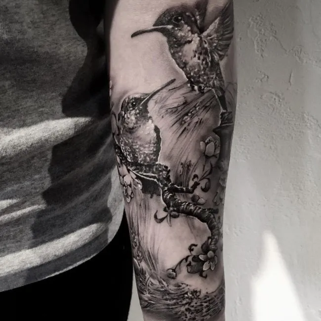 Татуировка птицы на руке