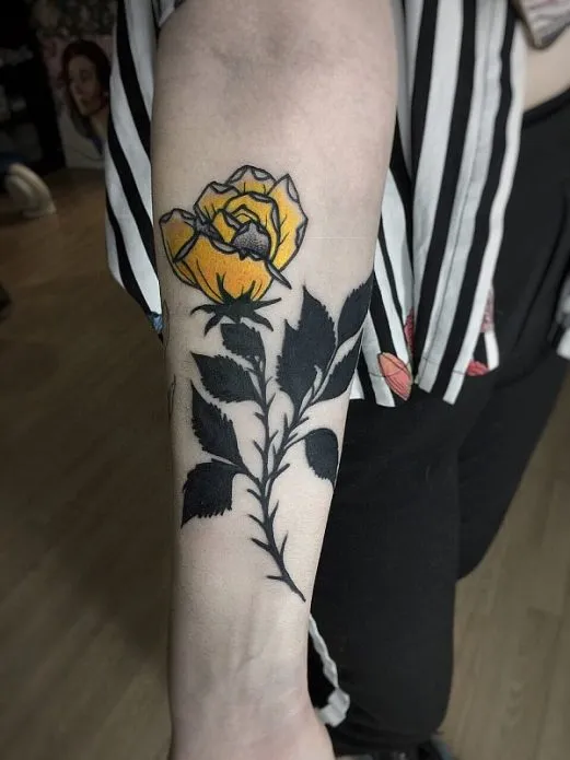 Татуировка розы на руке, татуировка для женщин